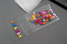 plastpokar með límbandi